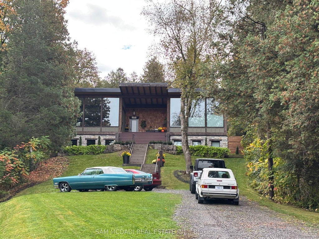 2084 Grand Boulevard, Burlington