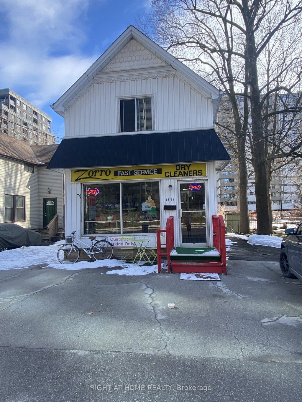 1286 Ontario Street, Burlington