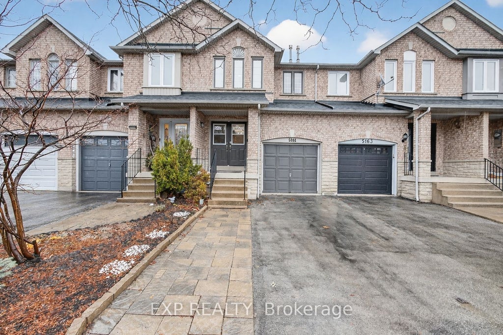 5161 Falconcrest Drive, Burlington