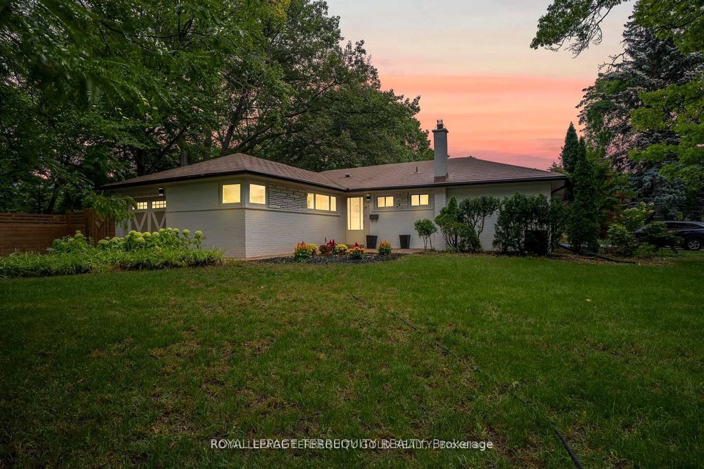 327 River Side Drive, Oakville