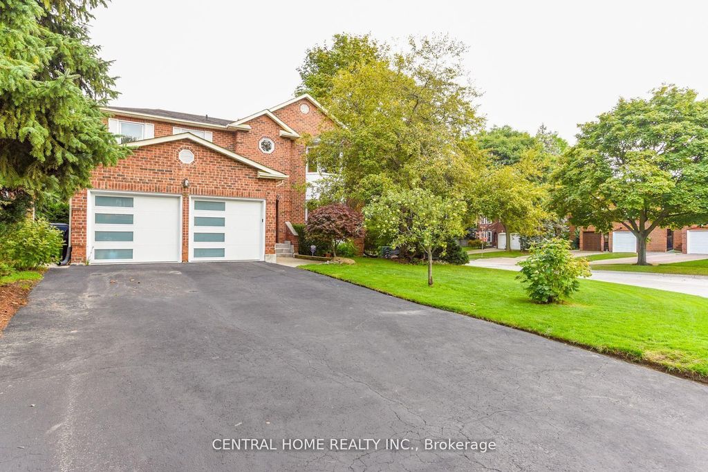 4 Robaldon Road, Toronto W08