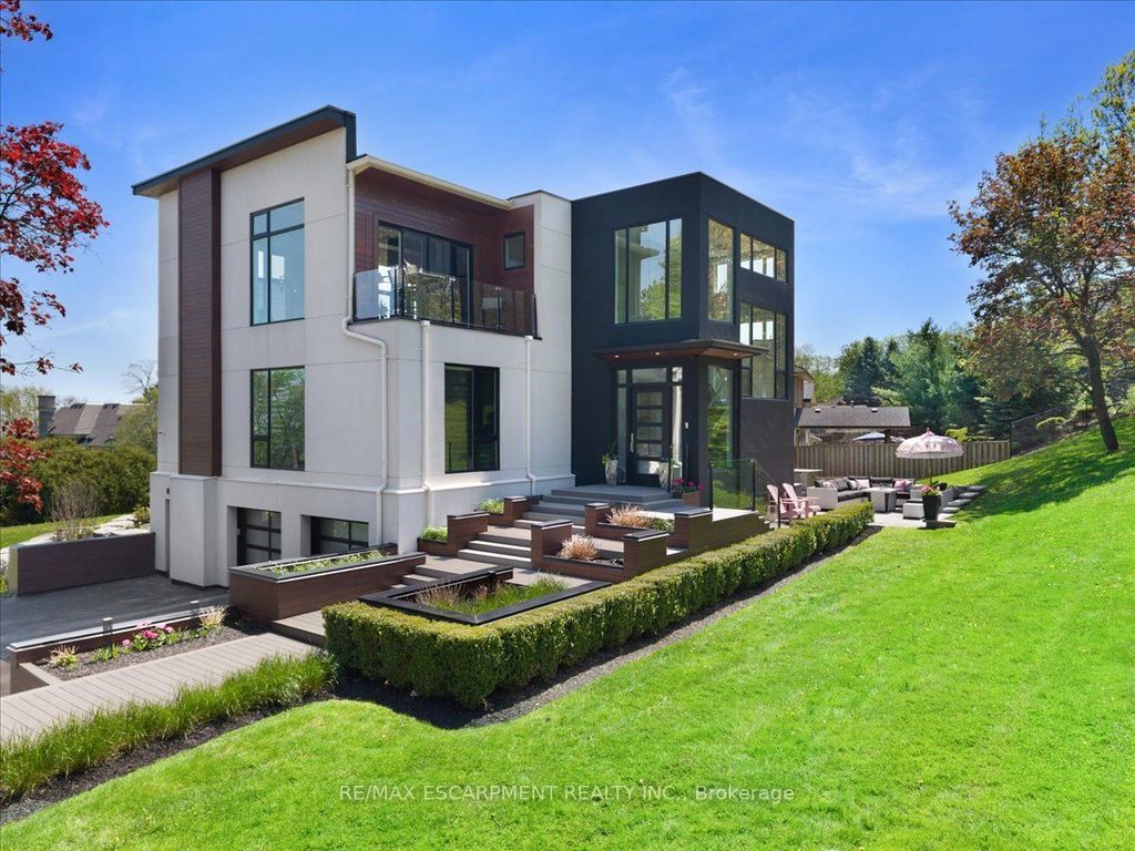 1309 Beaufort Drive, Burlington