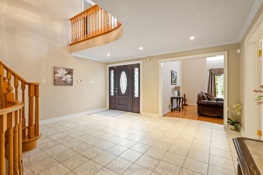 2492 Erin Centre Boulevard, Mississauga