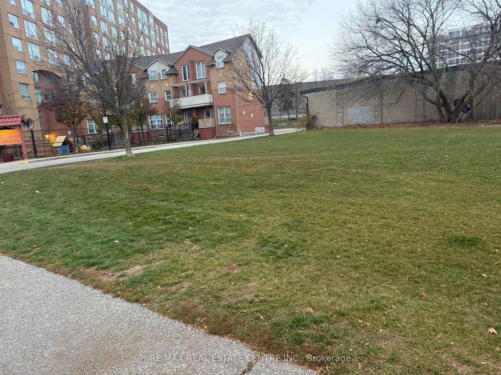 W/s Keele St N/a, Toronto W04