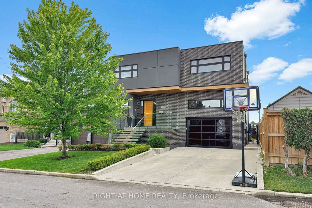 2931 Lansdowne Avenue, Toronto W04