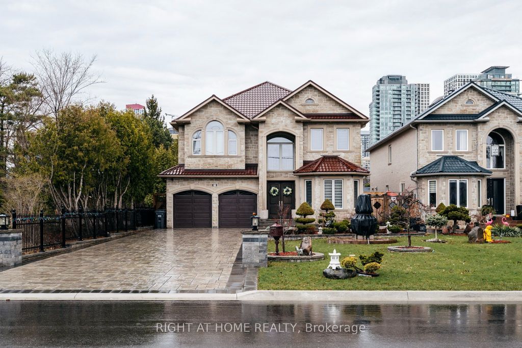 99 Fairview Road W, Mississauga