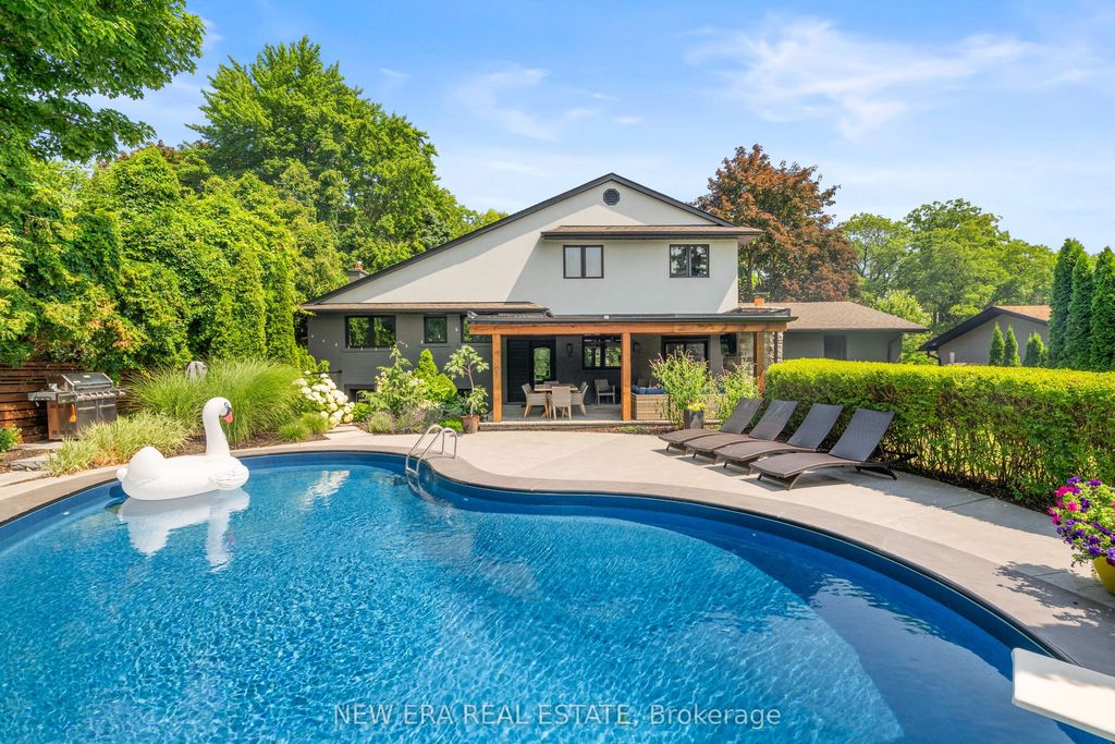 261 Pinetree Way, Mississauga