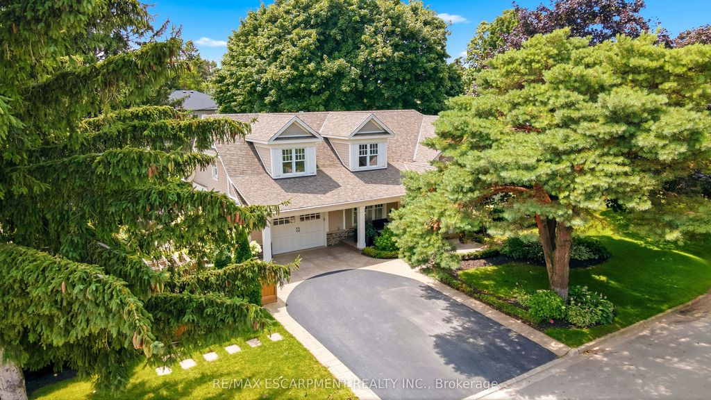 330 Camelot Court, Burlington