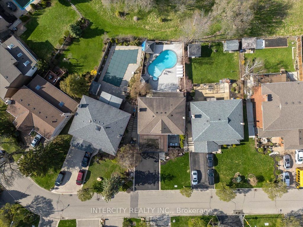 61 Golfwood Heights, Toronto W09