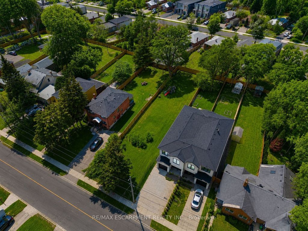 19b Broadview Avenue, Mississauga