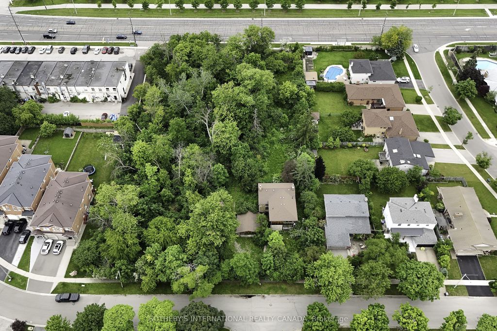 1050 Burnhamthorpe Road E, Mississauga