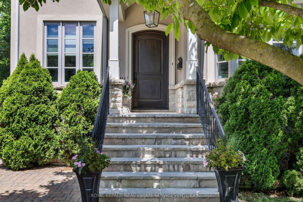 4 Springbrook Gardens, Toronto W07