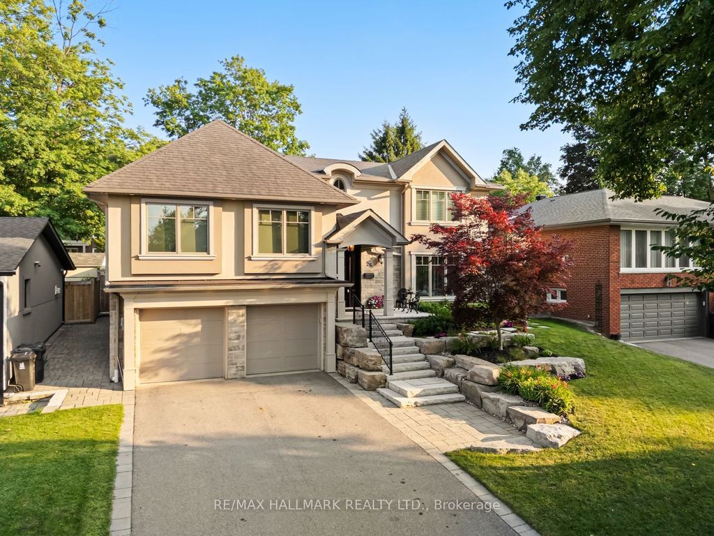 25 Queensborough Crescent, Toronto W09