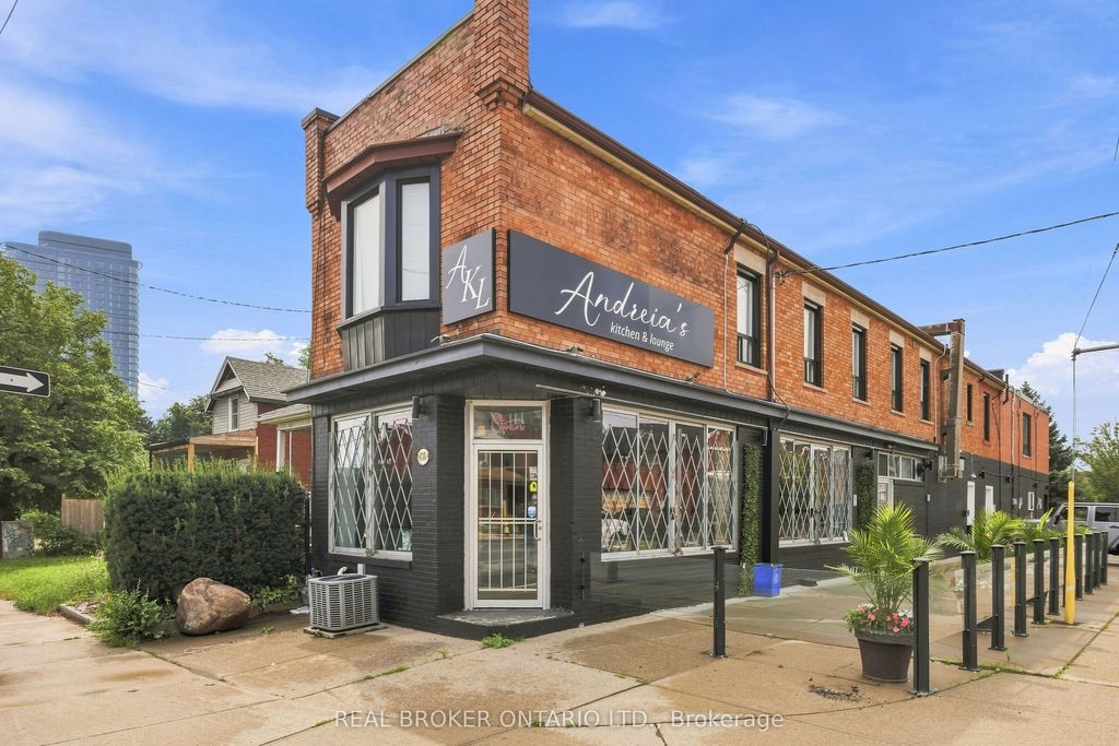 1438a Dufferin Street, Toronto W02