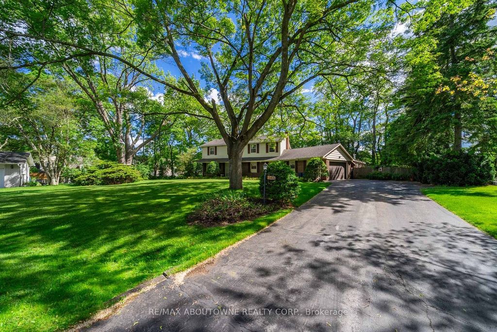 142 Abbey Court, Oakville