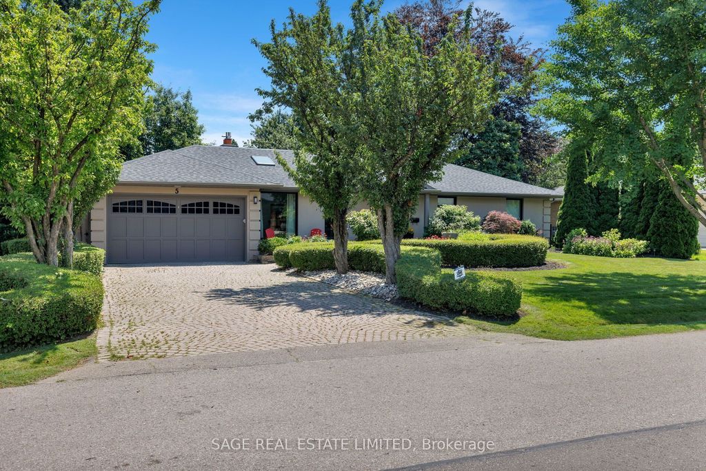 5 Blair Athol Crescent, Toronto W08