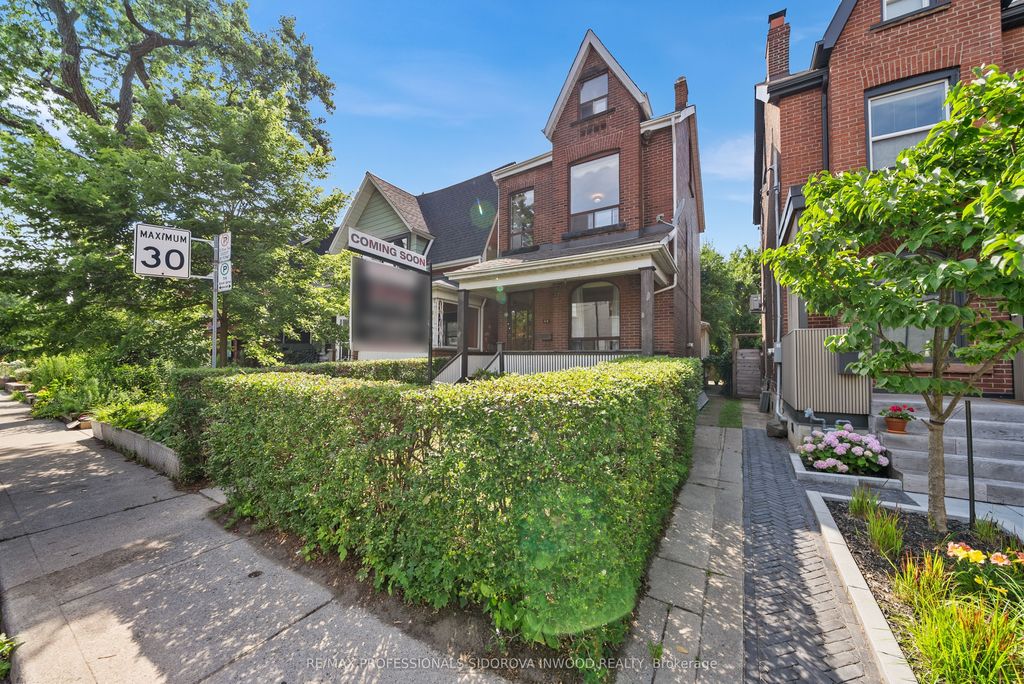 44 Golden Avenue, Toronto W01