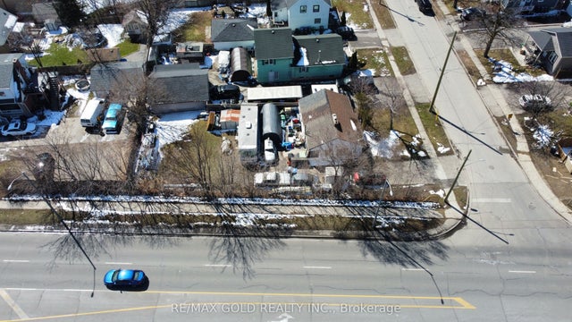 103 Woodward Avenue, Brampton