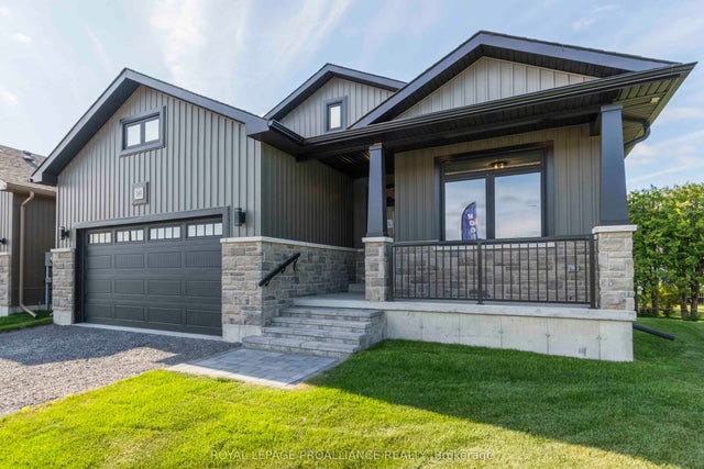 16 Mackenzie John Crescent, Brighton
