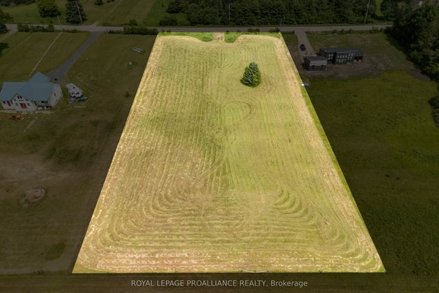 1226 Gull Lake Road, Frontenac