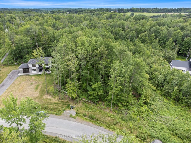 1590 Kinsella Drive, Orleans - Cumberland and Area