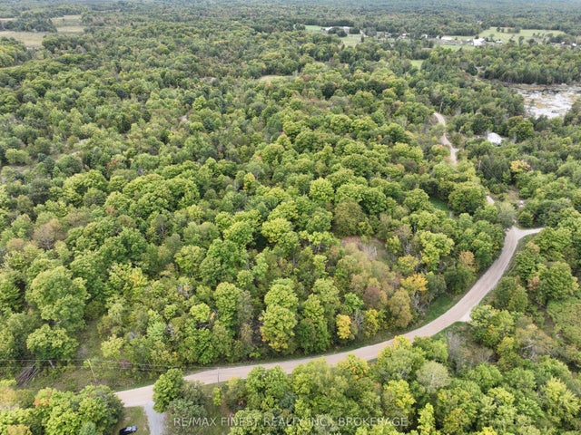 1147 Cronk Road, Frontenac