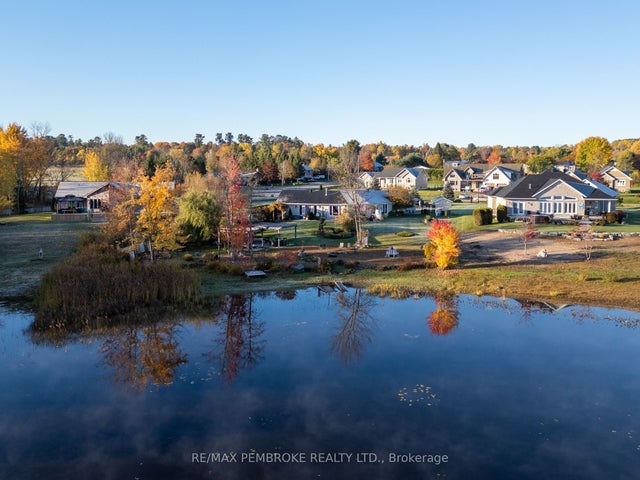 11 Fairway Drive, Petawawa