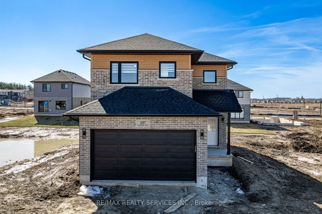 1187 Hobbs Drive, London South