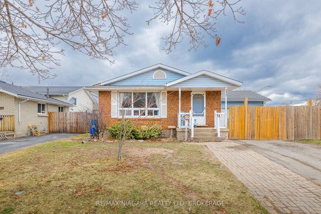 8420 Lamont Avenue, Niagara Falls