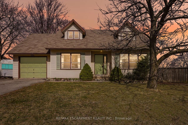 5001 Hillside Drive, Lincoln