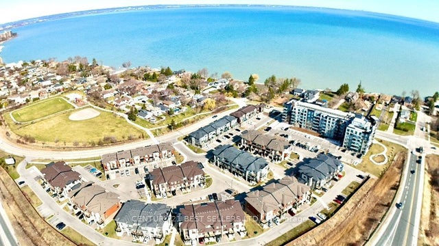 590 North Service Road 66, Hamilton