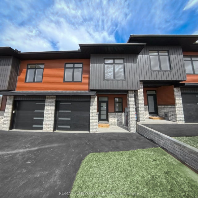 11 Northbrook Street, Petawawa