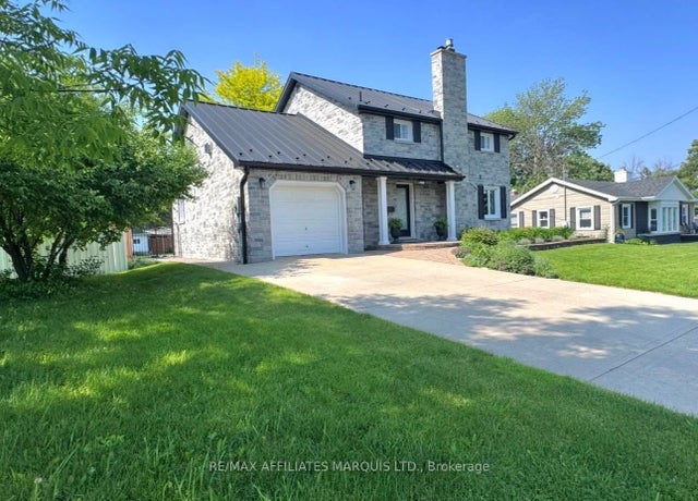 1601 Peter Street, Cornwall