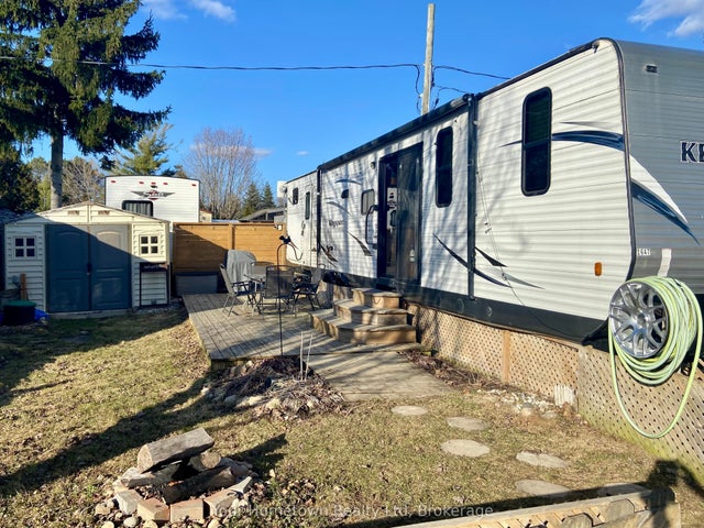 1647 Fir Place, Centre Wellington