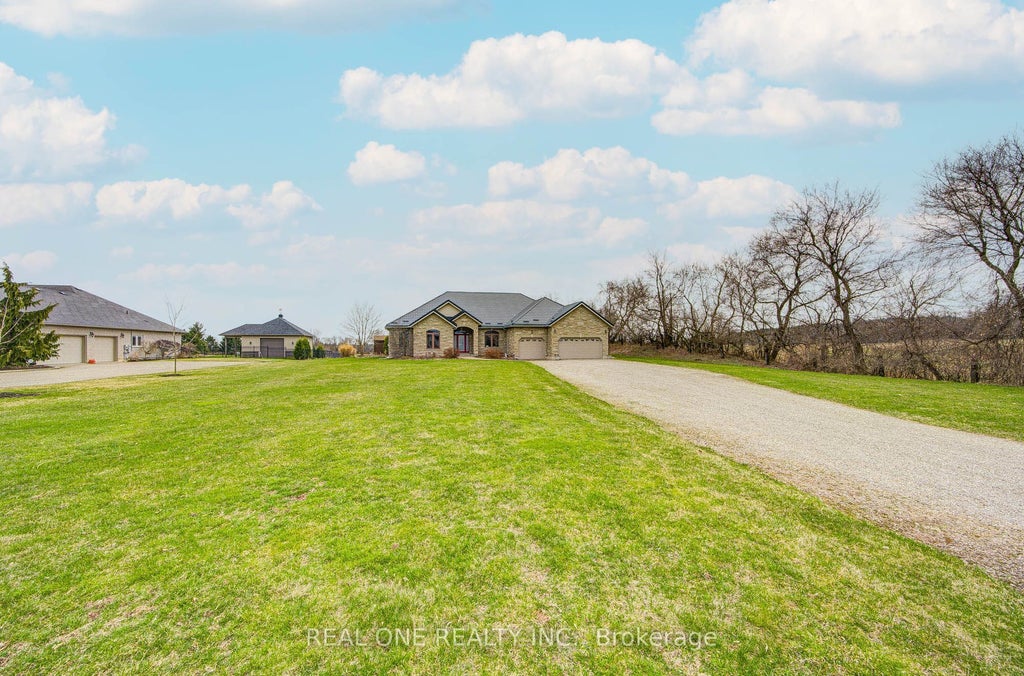 492 Scenic Drive, Brant