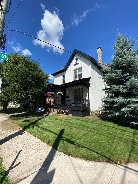 870 Queens Avenue, London East