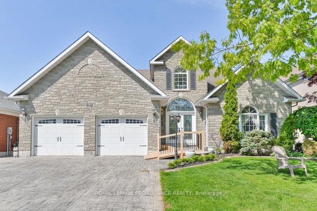 39 Grosvenor Drive, Belleville