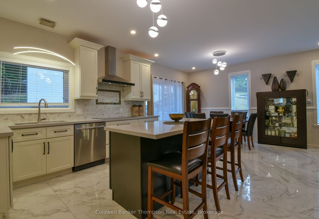 1-56 Florence Street W, Huntsville