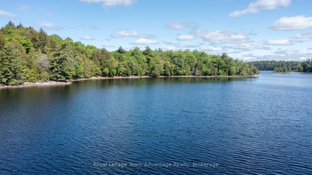 5wa Wahwashkesh Lake N/a, Whitestone