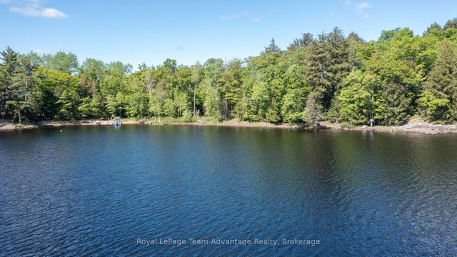 1wa Wahwashkesh Lake N/a, Whitestone