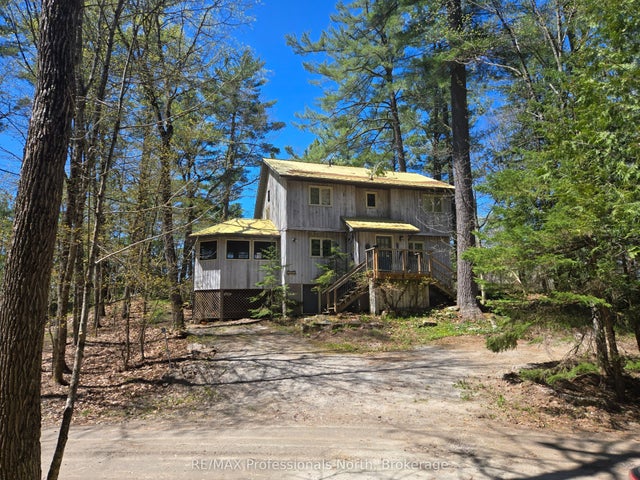 1032 Parallel Falls Lane, Minden Hills