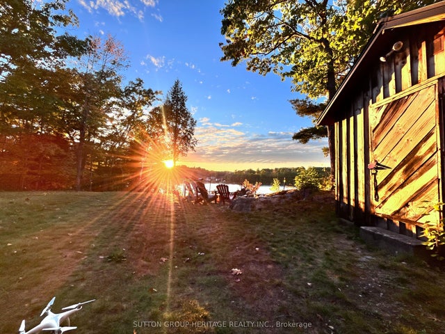250 Younge Lane, Frontenac