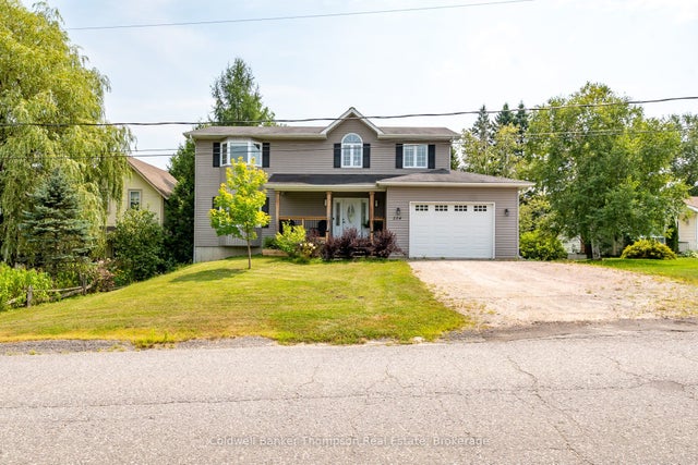 224 Queen Street, Burk's Falls