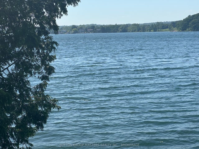 643 North Shore Road, Frontenac Islands