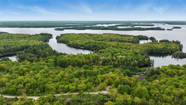 525 Miner's Point Drive, Tay Valley