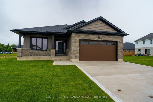 482 Julianna Court, Plympton-Wyoming