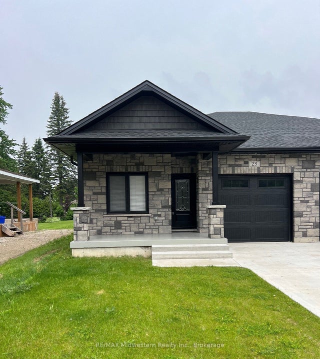 23 William Street S, Minto