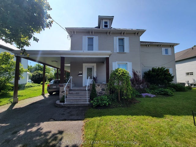 16 Peter Street S, North Glengarry