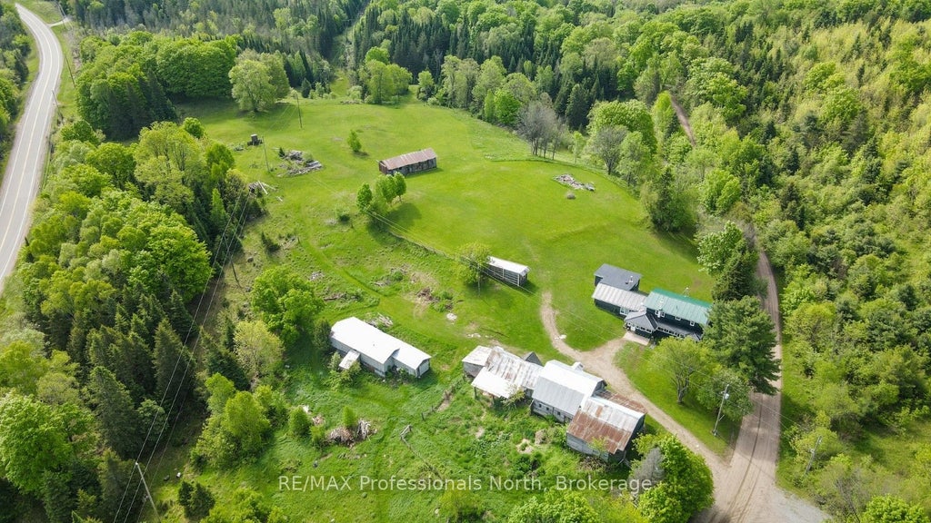 1896 Paynes Road, Highlands East