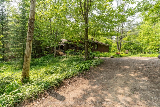 1099 Peterson Road, Bracebridge